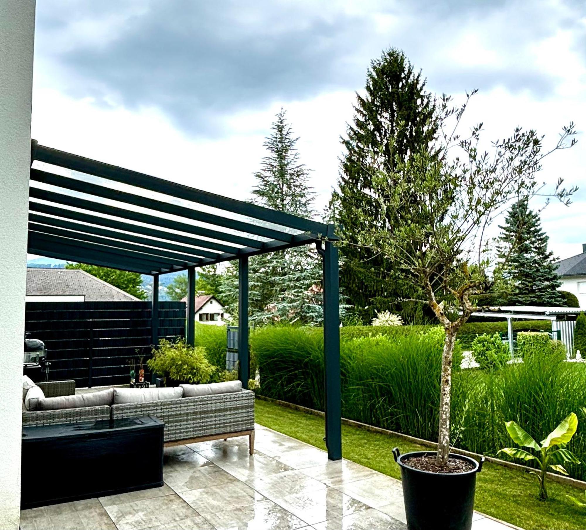 Schoene Wohnung Mit Terrasse Und Parkplatz Velden am Worthersee Bagian luar foto