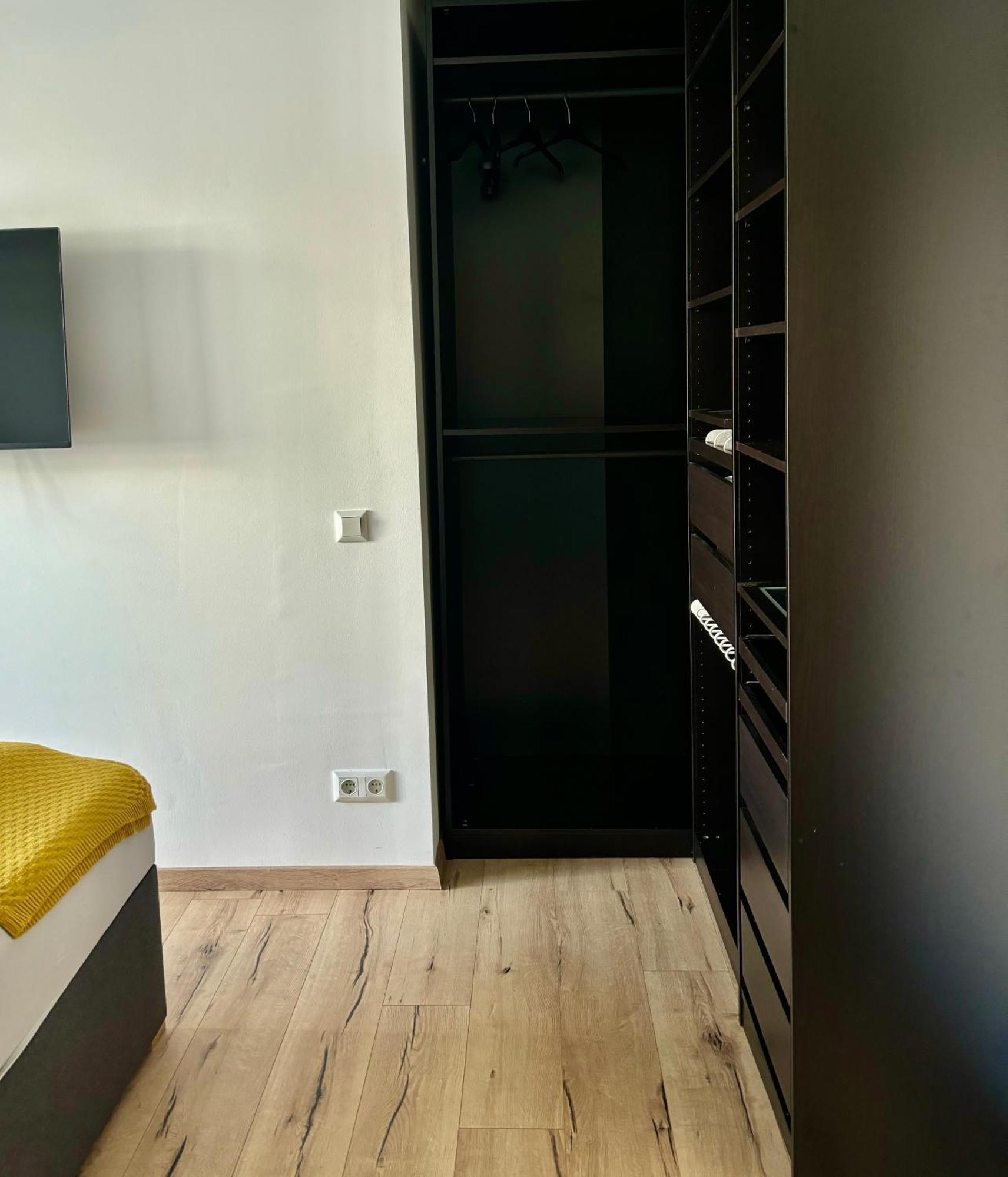 Schoene Wohnung Mit Terrasse Und Parkplatz Velden am Worthersee Bagian luar foto